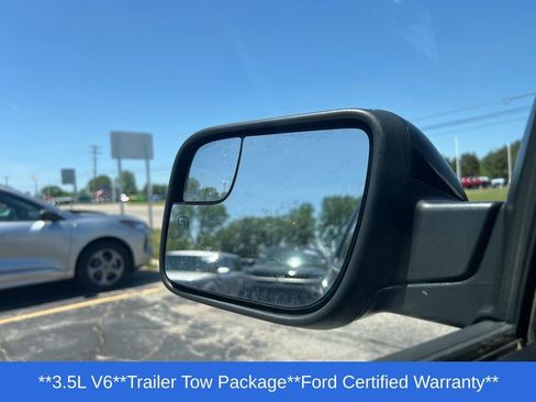 Used 2018 Ford Explorer XLT w/ Equipment Group 202A AWD/4WD image 18