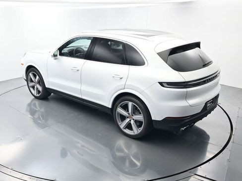 Certified 2025 Porsche Cayenne AWD/4WD image 34