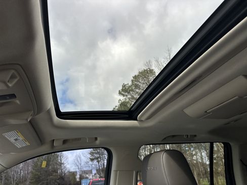 Used 2018 GMC Yukon XL Denali w/ Denali Ultimate Package image 26