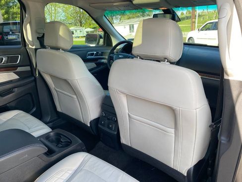 Used 2016 Ford Explorer Platinum image 34
