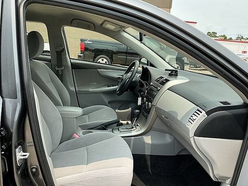 Used 2011 Toyota Corolla LE FWD image 11