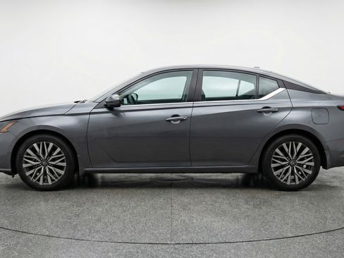 Used 2025 Nissan Altima 2.5 SV image 5