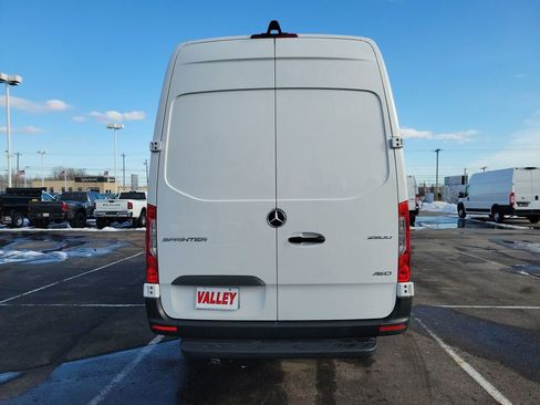 Used 2025 Mercedes-Benz Sprinter 2500 image 6