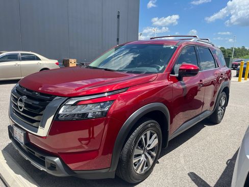 Used 2024 Nissan Pathfinder SL AWD/4WD image 1