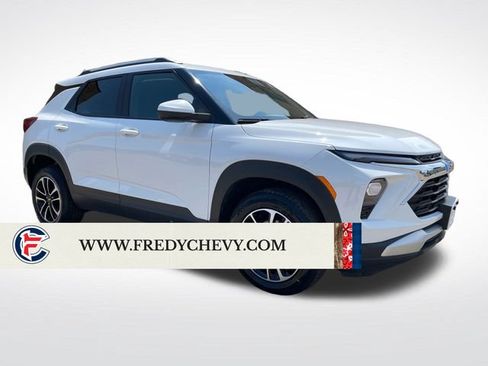 Used 2025 Chevrolet TrailBlazer LT AWD/4WD image 7