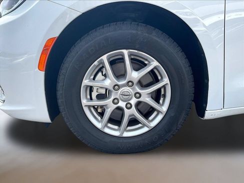 Used 2025 Chrysler Pacifica Select FWD image 33