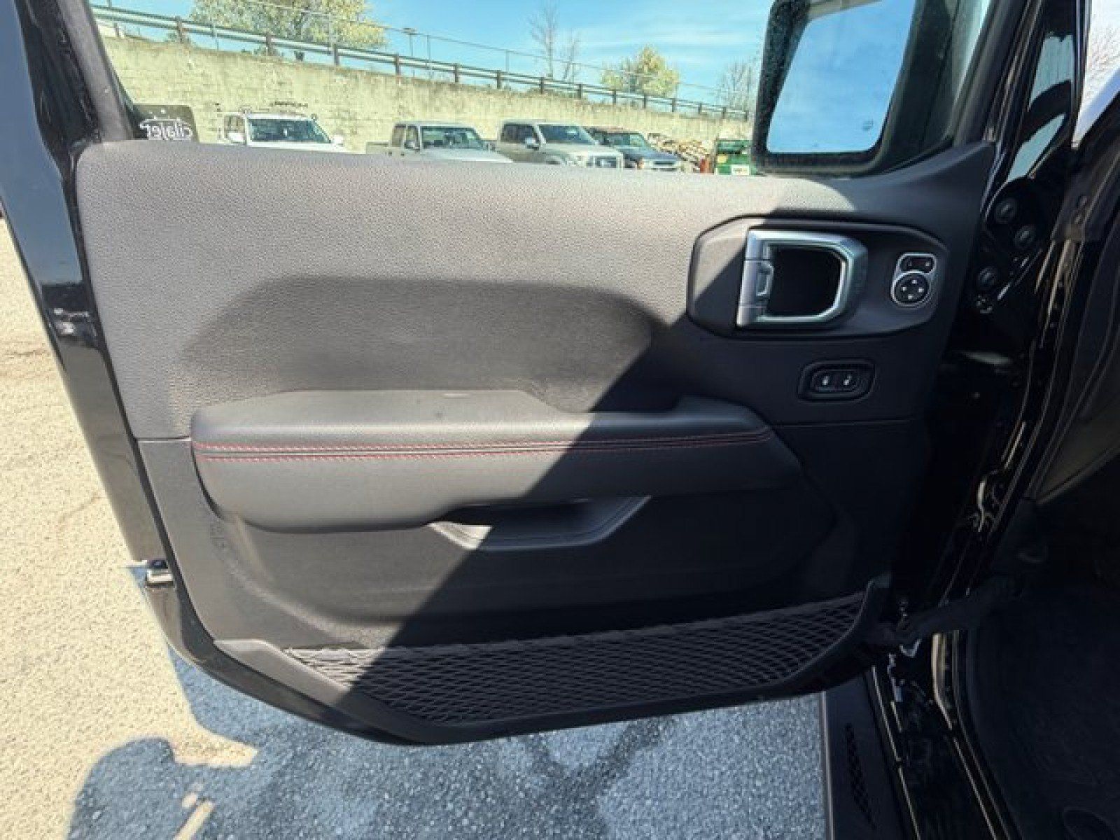 Used 2023 Jeep Gladiator Rubicon w/ LED Lighting Group AWD/4WD image 18