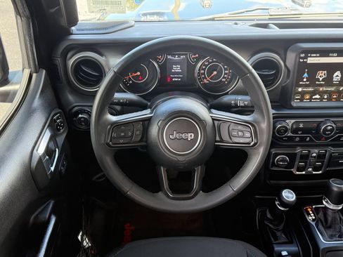 Used 2023 Jeep Gladiator Sport AWD/4WD image 19