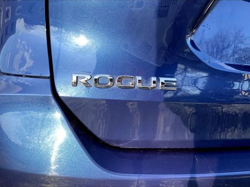 Used 2018 Nissan Rogue SV image 7