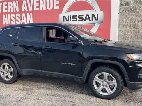 Used 2023 Jeep Compass Sport image 3