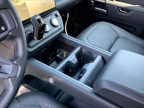 New 2026 Land Rover Defender 110 X-Dynamic SE AWD/4WD image 11