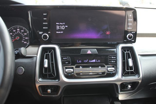 Used 2023 Kia Sorento S w/ Panoramic Sunroof Package AWD/4WD image 4