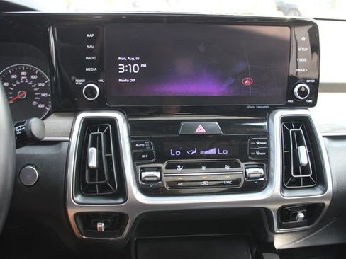 Used 2023 Kia Sorento S w/ Panoramic Sunroof Package AWD/4WD image 4