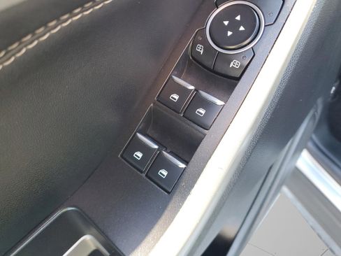 Used 2022 Ford Explorer XLT w/ Equipment Group 202A image 17