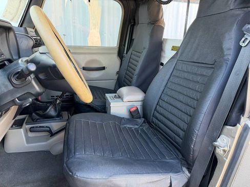 Used 2005 Jeep Wrangler Unlimited AWD/4WD image 11