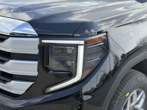 New 2026 GMC Sierra 1500 SLE w/ Preferred Package image 10