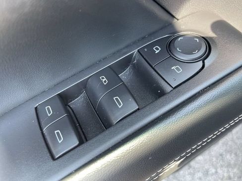 Used 2025 GMC Terrain Elevation w/ Black Edition AWD/4WD image 13