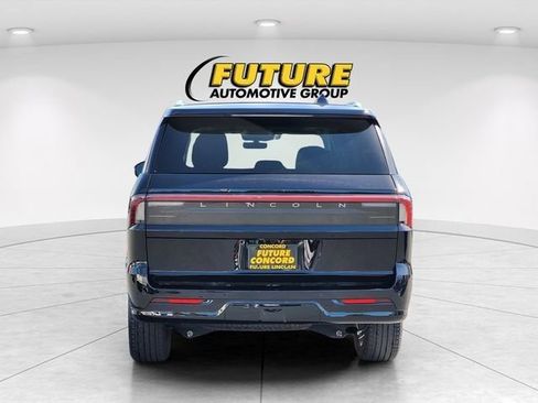 Certified 2025 Lincoln Navigator Reserve AWD/4WD image 5