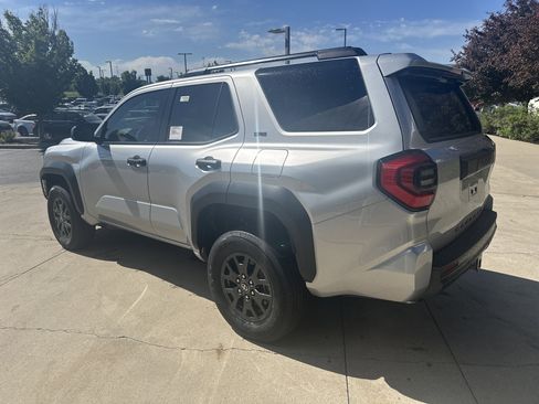 New 2026 Toyota 4Runner SR5 AWD/4WD image 7