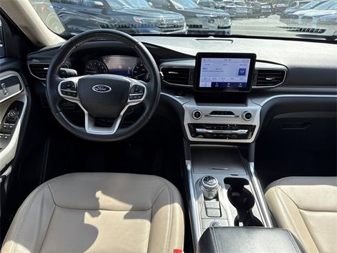 Used 2022 Ford Explorer XLT w/ Equipment Group 202A image 19