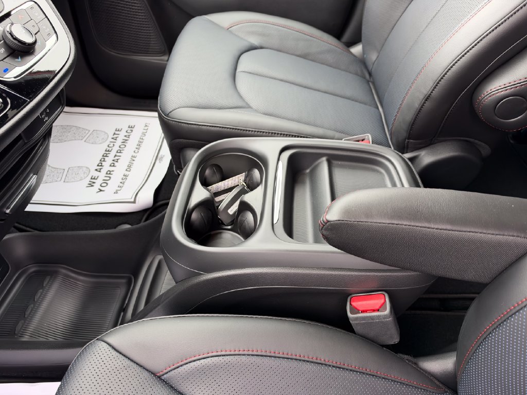 New 2027 Chrysler Pacifica Select FWD image 17