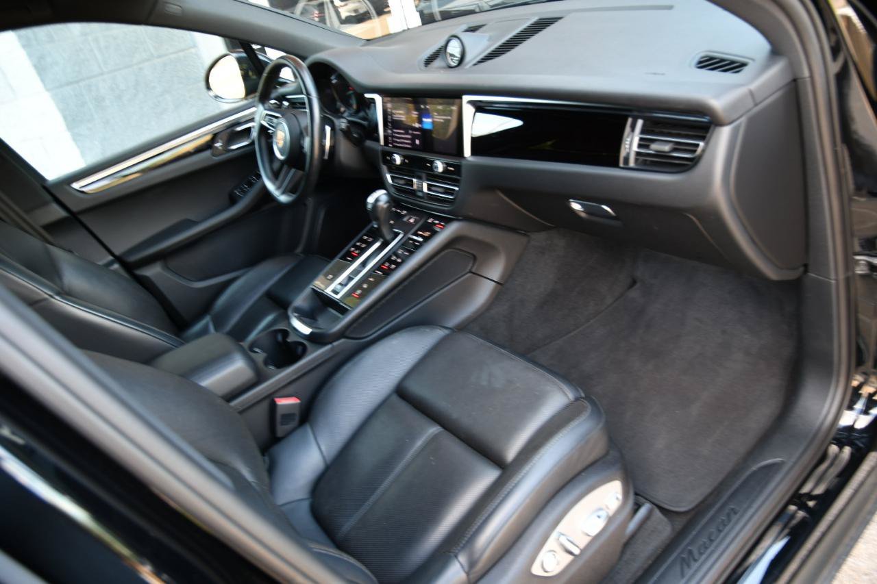 Used 2024 Porsche Macan AWD/4WD image 28