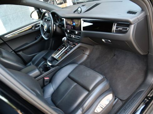 Used 2024 Porsche Macan AWD/4WD image 28