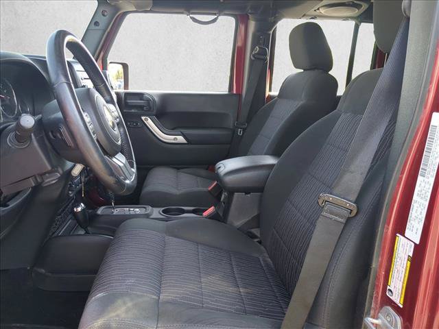Used 2012 Jeep Wrangler Unlimited Rubicon w/ Connectivity Group AWD/4WD image 12