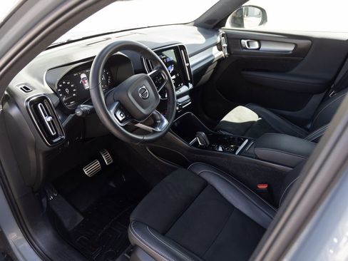 Used 2022 Volvo XC40 T5 R-Design image 12