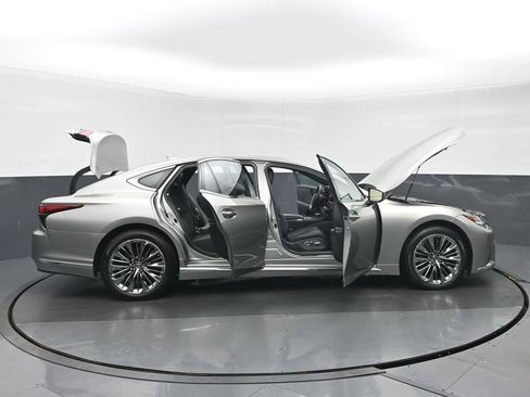 Used 2022 Lexus LS 500 AWD w/ Accessory Package (Z1) image 38
