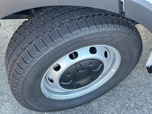 New 2025 Ford Transit 250 148 Medium Roof image 15