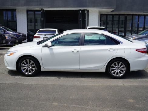 Used 2016 Toyota Camry XLE FWD image 2