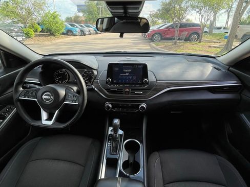 Used 2024 Nissan Altima 2.5 SV image 11