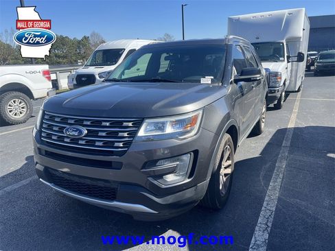 Used 2017 Ford Explorer XLT image 1