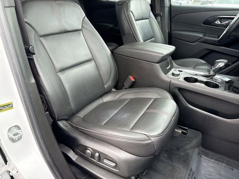 Used 2023 Chevrolet Traverse RS image 26