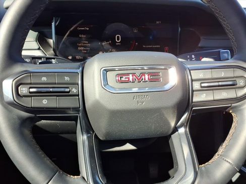 Used 2025 GMC Acadia AT4 w/ Luxury Package image 23