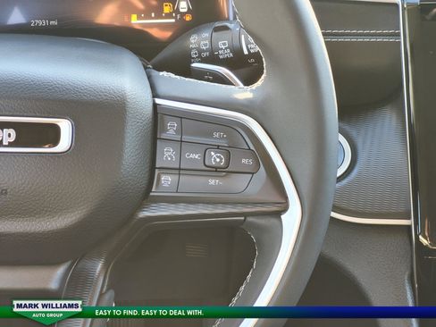 Used 2024 Jeep Grand Cherokee L Laredo image 13