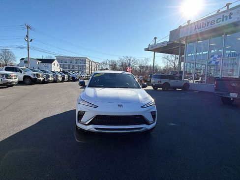 Certified 2025 Buick Envista Sport Touring image 2