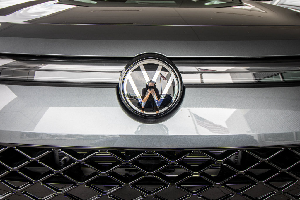 New 2026 Volkswagen Tiguan SE R-Line FWD image 7