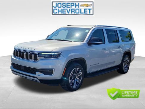 Used 2024 Jeep Wagoneer L Series II w/ Flexible Seating Group AWD/4WD image 2