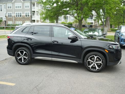 Used 2025 Volkswagen Tiguan SE AWD/4WD image 9
