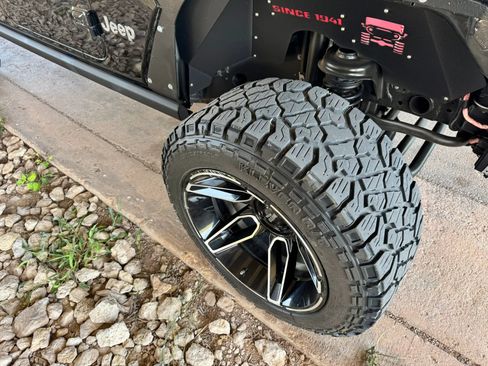 Used 2020 Jeep Wrangler Unlimited Sahara AWD/4WD image 28