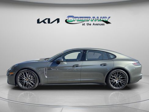 Used 2022 Porsche Panamera Platinum Edition image 2