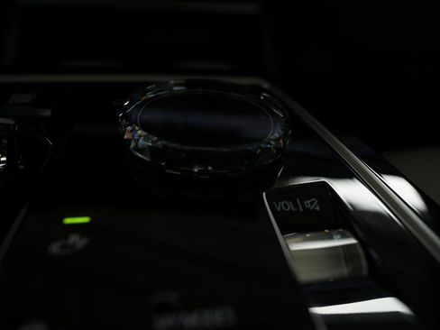 Used 2023 BMW 760i xDrive w/ Executive Package image 64