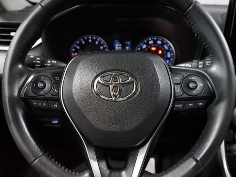 Used 2019 Toyota RAV4 XLE Premium FWD image 12