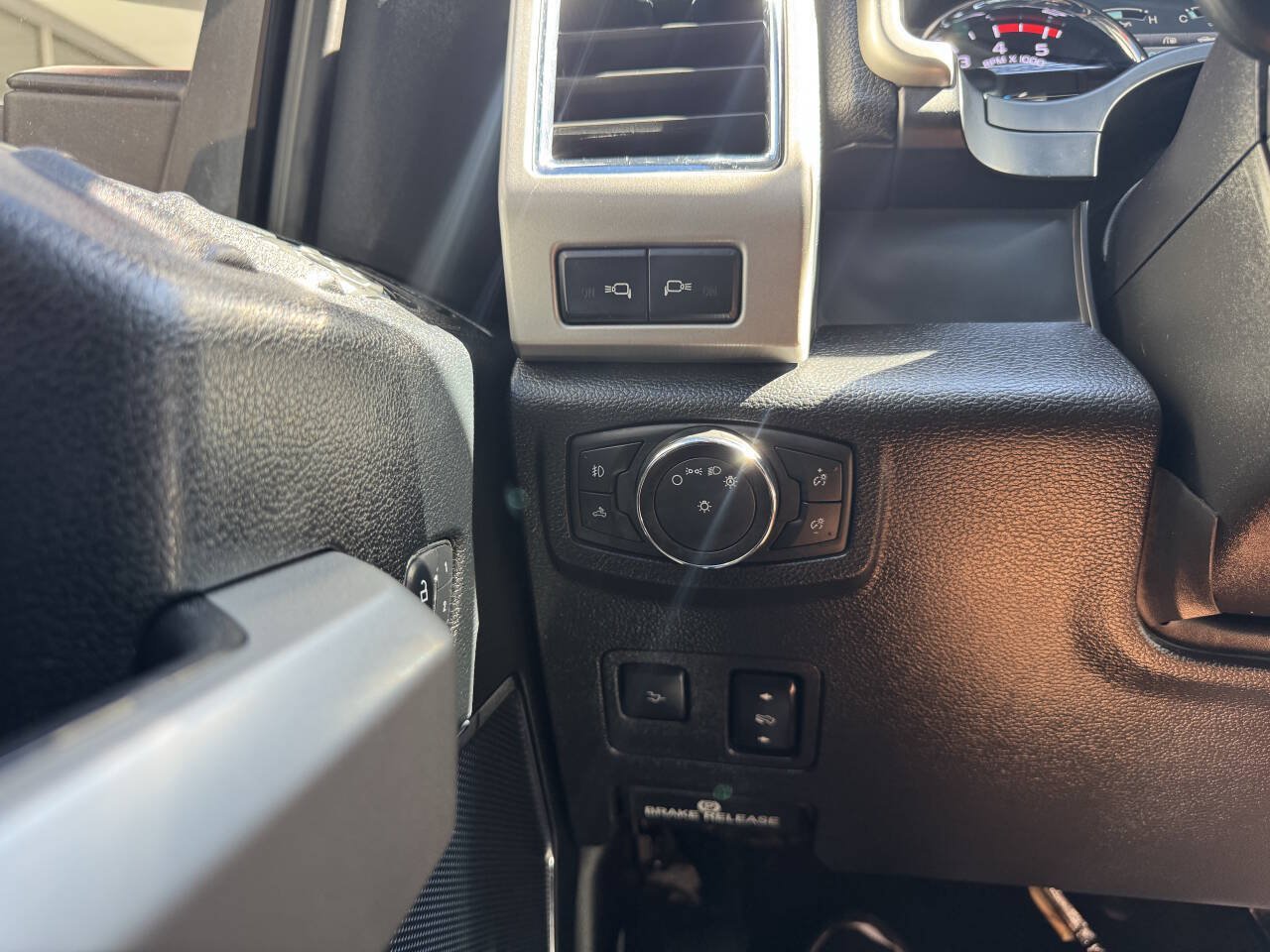 Used 2018 Ford F350 Lariat w/ Lariat Ultimate Package AWD/4WD image 22