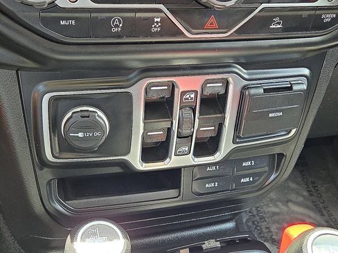 Used 2023 Jeep Wrangler Unlimited Sport AWD/4WD image 28