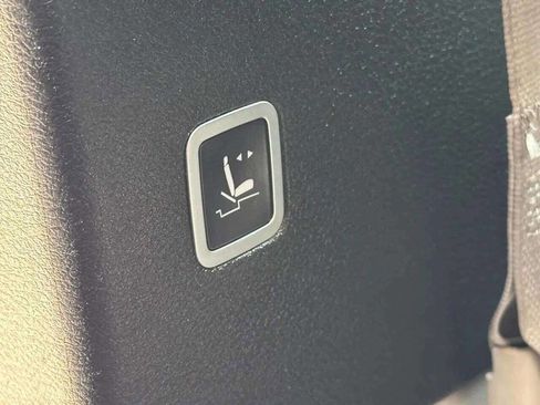 Used 2018 Chrysler Pacifica Touring Plus w/ Tire & Wheel Group image 32