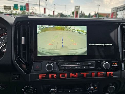 Used 2025 Nissan Frontier PRO-4X AWD/4WD image 16