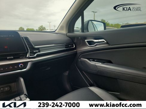 Used 2025 Kia Sportage EX FWD image 18
